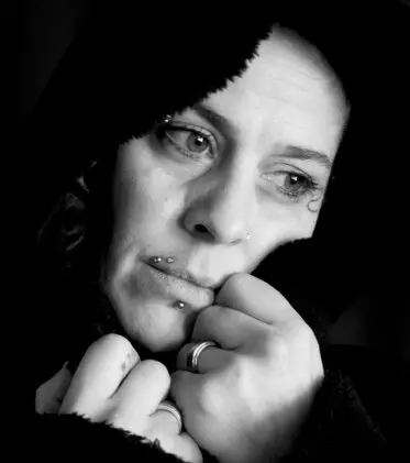 Hypnose bei Ängsten Das Foto zeigt eine Person in Angst. Hypnose bei Ängsten hilft dabei die Ängste zu lösen.